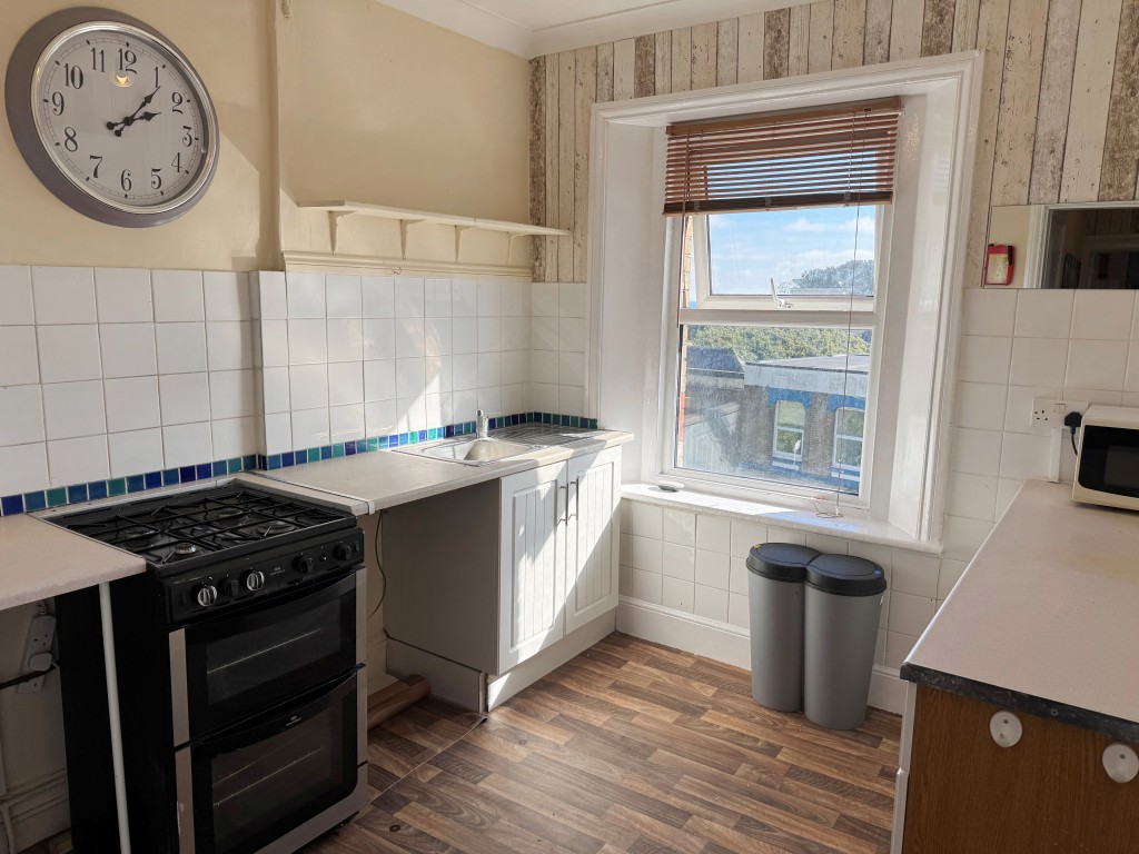 Lot: 139 - ONE-BEDROOM FLAT WITH PARKING FOR INVESTMENT OR OCCUPATION - The Kitchen